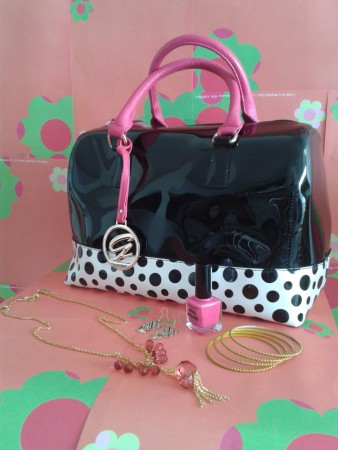Cartera Tipo Baul Perla Negra con Lunares